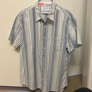 J crew man’s short sleeve button down stripes front pocket